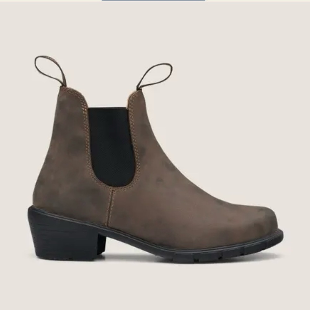 Brand new blundstones #1677 size 6